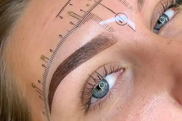 Gezicht dame permanente make up